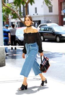 Olivia Culpo feet photo thumbnail