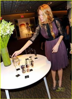 Blake Lively feet photo thumbnail