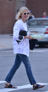 Naomi Watts feet photo thumbnail