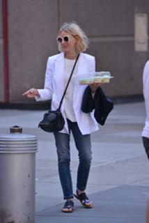 Naomi Watts feet photo thumbnail