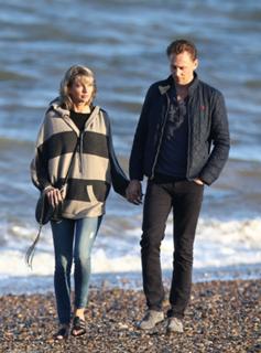 Taylor Swift feet photo thumbnail