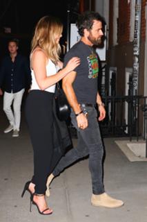 Jennifer Aniston feet photo thumbnail