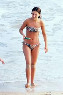 Natalie Portman feet photo thumbnail
