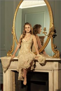 Lily Collins feet photo thumbnail