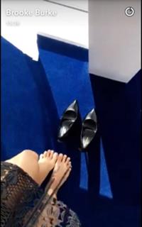 Brooke Burke feet photo thumbnail