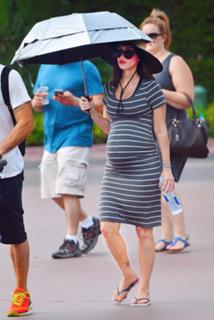 Megan Fox feet photo thumbnail