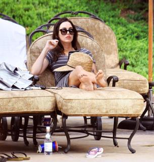 Megan Fox feet photo thumbnail