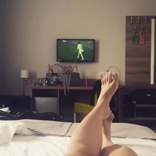 Ewa Farna feet photo thumbnail