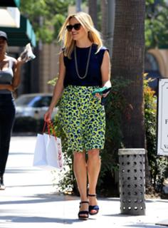 Reese Witherspoon feet photo thumbnail