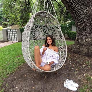 Olivia Culpo feet photo thumbnail
