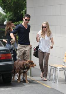 Amanda Seyfried feet photo thumbnail