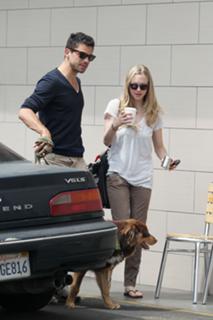 Amanda Seyfried feet photo thumbnail