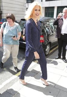 Pixie Lott feet photo thumbnail