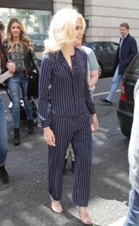 Pixie Lott feet photo thumbnail