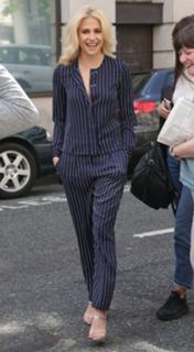 Pixie Lott feet photo thumbnail