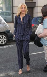 Pixie Lott feet photo thumbnail