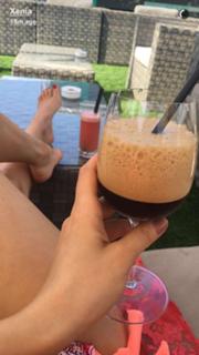 Xenia Tchoumitcheva feet photo thumbnail