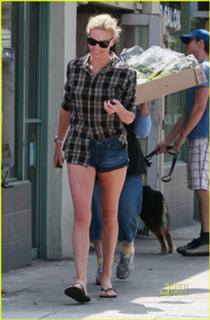 Charlize Theron feet photo thumbnail