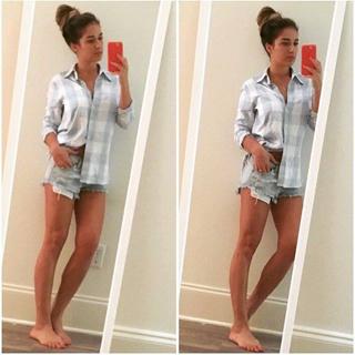 Jessie James Decker feet photo thumbnail