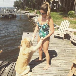 Jessie James Decker feet photo thumbnail