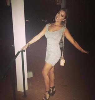 Jessie James Decker feet photo thumbnail