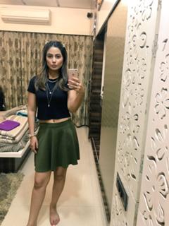 Hina Khan feet photo thumbnail