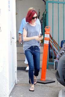 Lily Collins feet photo thumbnail