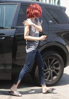 Lily Collins feet photo thumbnail