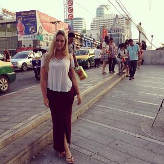 Iskra Lawrence feet photo thumbnail