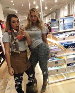 Iskra Lawrence feet photo thumbnail