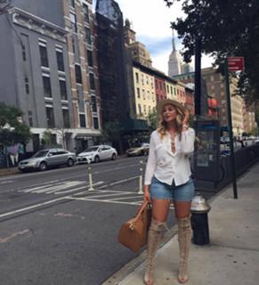 Iskra Lawrence feet photo thumbnail