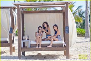 Jamie Chung feet photo thumbnail