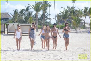 Jamie Chung feet photo thumbnail