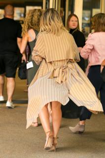 Hilary Duff feet photo thumbnail