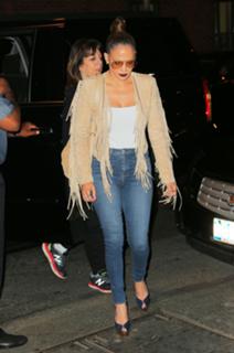 Jennifer Lopez feet photo thumbnail