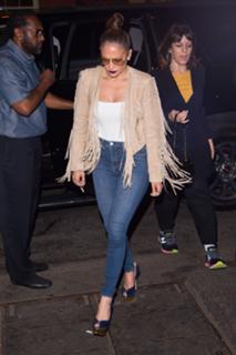 Jennifer Lopez feet photo thumbnail