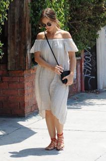 Minka Kelly feet photo thumbnail