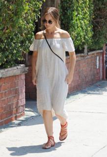 Minka Kelly feet photo thumbnail