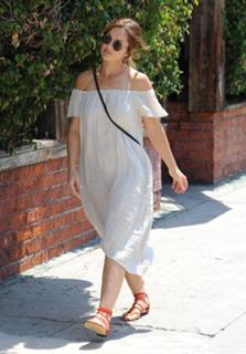 Minka Kelly feet photo thumbnail