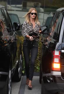 Rosie Huntington-Whiteley feet photo thumbnail