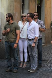 Taylor Swift feet photo thumbnail