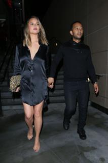 Chrissy Teigen feet photo thumbnail