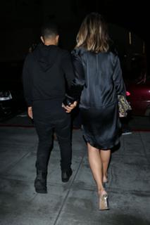 Chrissy Teigen feet photo thumbnail