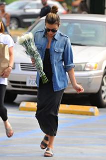 Lea Michele feet photo thumbnail
