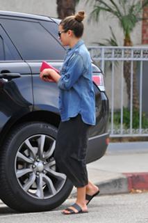 Lea Michele feet photo thumbnail