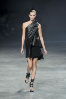 Karlie Kloss feet photo thumbnail