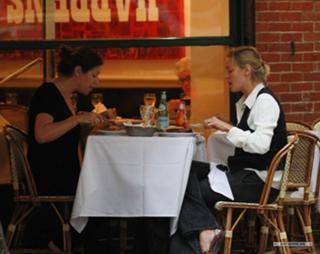 Uma Thurman feet photo thumbnail