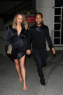 Chrissy Teigen feet photo thumbnail