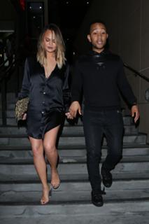 Chrissy Teigen feet photo thumbnail