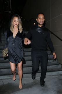 Chrissy Teigen feet photo thumbnail